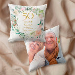 Coussin Sweet Summer Roses Garland 50e anniversaire Photo<br><div class="desc">Doté d'une délicate guirlande florale d'aquarelle,  ce coussin botanique chic 50e anniversaire de garde du mariage peut être personnalisé avec vos informations spéciales d'anniversaire en texte or élégant et votre photo au verso. Conçu par Thisisnotme©</div>