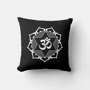 Coussin Symbole original blanc Yoga OM en noir