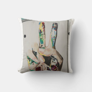 Coussin T-shirt basique avec graphique de main signe de pa
