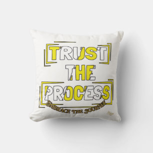 Coussin T-shirt graphique pour femmes ADOM "Trust the Proc