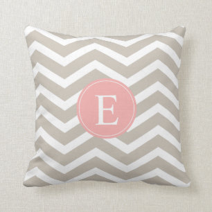 Coussin Tan Peach Pink Chevron Monogramme
