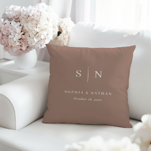 Coussin Taupe Neutre Minimaliste et Chic   Monogramme de M