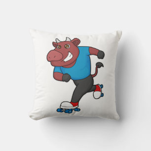 Coussin Taureau au patinage en ligne avec des rollers
