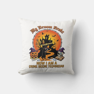 Coussin Technicien de scène de crime Balai Cassé Sorcière 