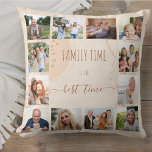 Coussin Temps famille Formes organiques Neutre 12 Carré Ph<br><div class="desc">Créez votre propre coussin photo avec 12 de vos photos préférées. Le design abstrait et tendance de formes organiques, de traits de brosse et de plaquettes a une palette de couleurs neutres dans les tons de sable beige crème et de cuivre. Il est écrit avec le libellé "le temps de...</div>