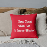 Coussin Temps passé avec chat Personnalisé Animaux de comp<br><div class="desc">Améliorez votre espace avec le "Temps passé avec le chat Personnalisé Citation animal de compagnie rouge Jaune Oreiller." Adapté aux amoureux des animaux de compagnie, ce coussin allie un sentiment personnel et un design élégant. Parfait pour se détendre et réfléchir sur les moments chéris avec votre ami furry. Un cadeau...</div>