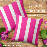 Coussin Tendance Cabane Rose Chaud Et Blanc Trappe<br><div class="desc">Un oreiller à rayures roses chaudes et tendance ajoute de la couleur et du cachet à votre décor de jardin d'été.</div>