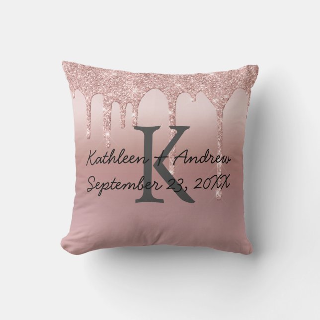Coussin Tendance de mariage à monogramme rose oré tombant  (Recto)