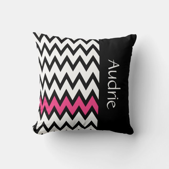 Coussin Tendance noir et blanc Chevron rose avec nom (Recto)
