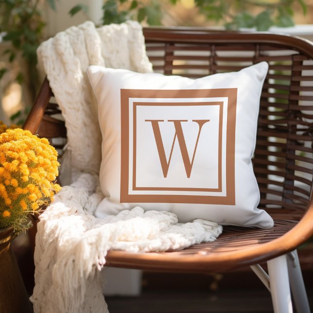 Coussin Terra Cotta et Carré classique blanc Monogramme (Créateur téléchargé)