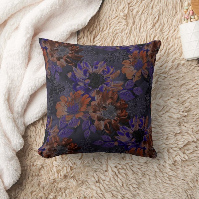 Coussin Terracotta, fleurs violettes sur un gris velouté (Couverture)