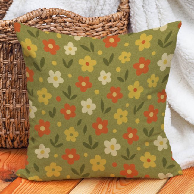Coussin Terre Rétro Teinte Olive Orange Or Floral  (Retro floral pillow with orange, olive green, mustard yellow, and cream-colored flowers)