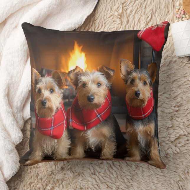 Coussin Terrier Australien au coin du feu de Noël (Couverture)