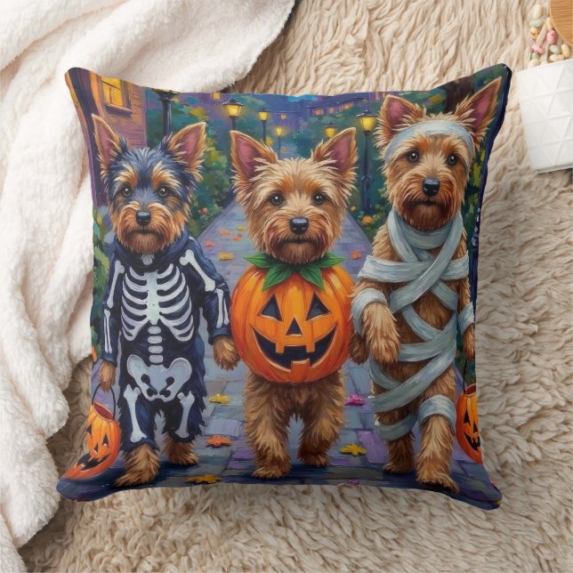 Coussin Terrier Australien faisant un tour de porte-à-port (Couverture)