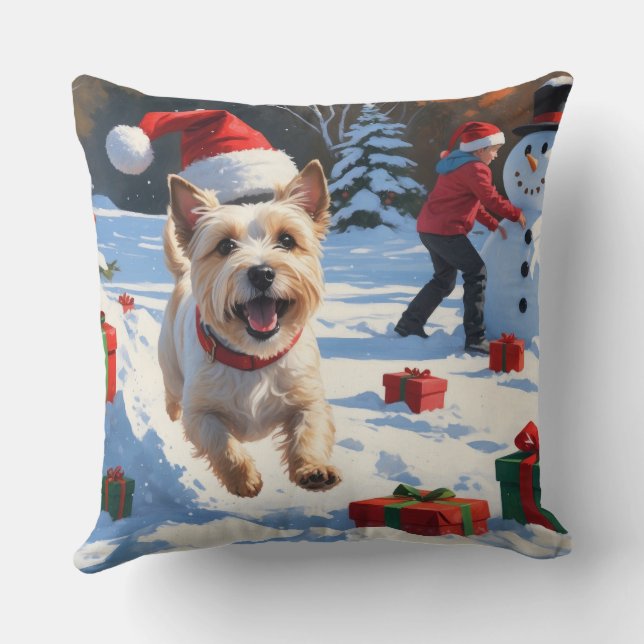 Coussin Terrier Cairn courant dans la neige avec un chapea (Verso)
