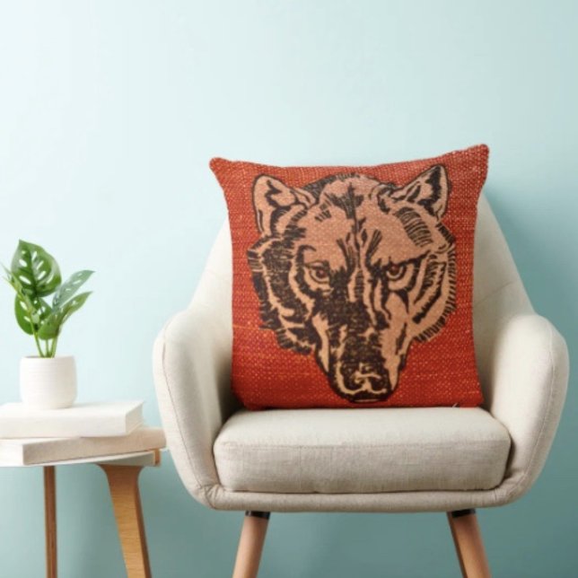 Coussin Tête de loup sur fond rouge (Wolf Head on Red  Design pillow high quality 100% polyester hidden zipper enclosure.
)