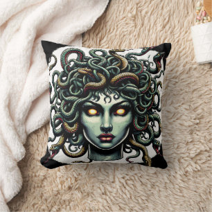 Coussin Tête de Méduse verte pensive pleine de Serpents