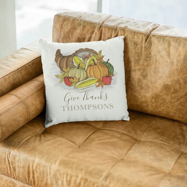Coussin Thanksgiving Automne Cornucopia Personnalisé (Give Thanks a customized watercolor cornucopia throw pillow. )