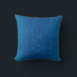Coussin The design conveys a calm and cozy atmosphere<br><div class="desc">Blue pillow with a pattern of turquoise circles on a gradient background from dark to light blue. The design conveys a calm and cozy atmosphere.</div>