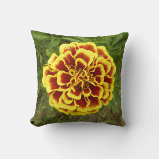 Coussin Throw Pillow With Picture Of Marigold On It