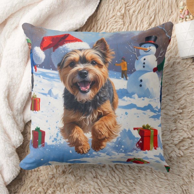 Coussin Tibetan Terrier courant dans la neige avec un chap (Couverture)