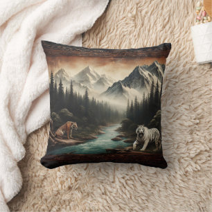 Coussin Tigers du Bengale dans le paysage de montagne maje