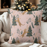 Coussin "Tigre de Noël Vintage avec Arbre de Noël rose<br><div class="desc">Ajoutez une touche de charme fantaisiste à votre maison avec le tigre de Noël Vintage avec le Coussin rose sapin de Noël. Cet oreiller festif est orné d'un tigre ludique entouré d'arbres de Noël sur un arrière - plan rose pâle, ce qui en fait un joli complément à votre décor...</div>