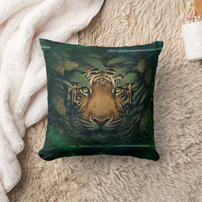 Coussin Tigre se cachant dans le feuillage               (Couverture)