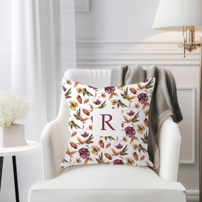 Coussin Tomber dans la Fête des mariées de l'amour (Monogrammed Fall Floral Burgundy Terracotta Sage Green Throw Pillow by Painted Paperie)
