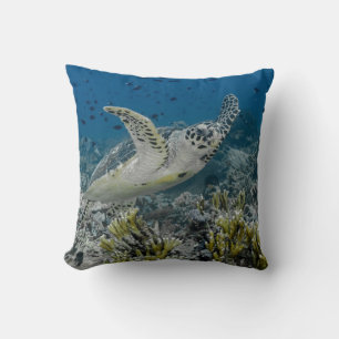 Coussin Tortue imbriquée nageant