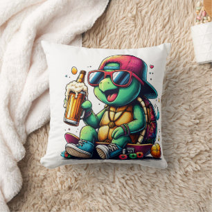 Coussin Tortue sirotant un verre lors d'une fête d'été