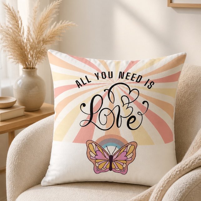 Coussin Tout ce dont vous avez besoin est l'amour Papillon (Créateur téléchargé)