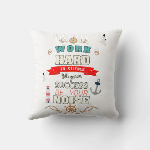 Coussin Travailler dur dans le silence