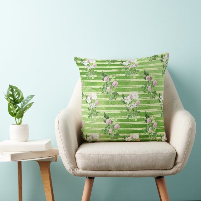 COUSSIN TRÈFLES VERTS IRLANDAIS ET PETITES FLEURS ROSES (Chaise)