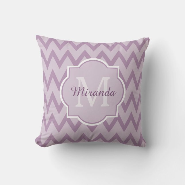 Coussin Trendy Purple Chevron Zigzag Nom et monogramme (Recto)