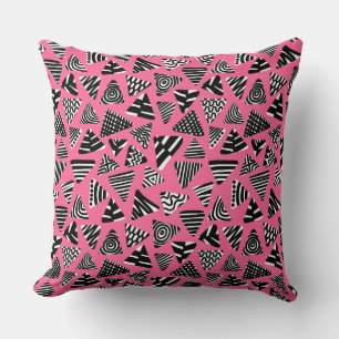 Coussin Triangles 240121 - Noir et blanc sur rose profond