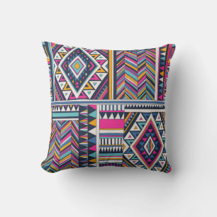 Coussin Tribale rétro, motif géométrique vintage.