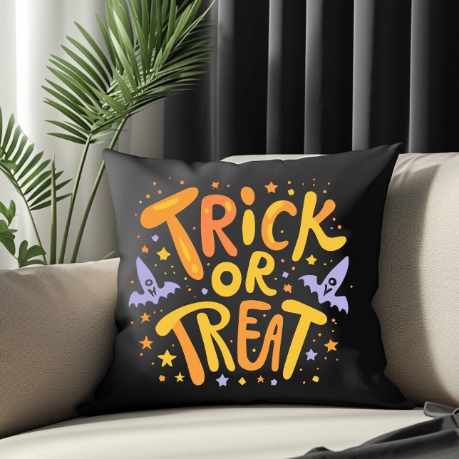 Coussin Trick or Treat Modern Halloween Writing (Créateur téléchargé)