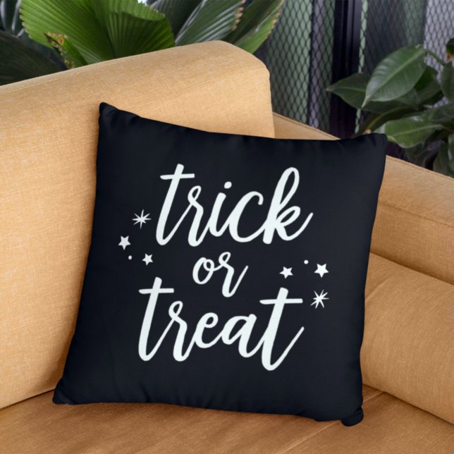 Coussin Trick ou traiter blanc Script moderne Halloween (Créateur téléchargé)