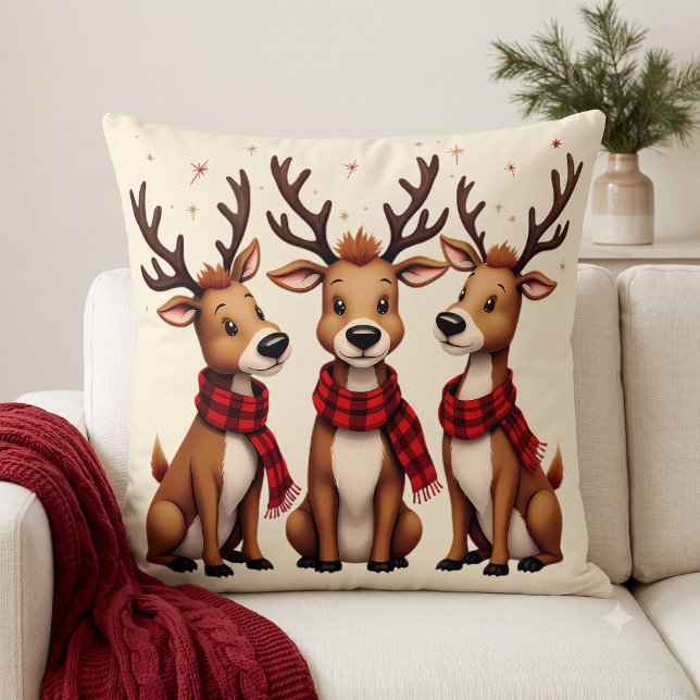 Coussin Trio de rennes de Noël mignons avec des écharpes à (Cute Christmas Reindeer Trio with Plaid Scarves Throw Pillow)