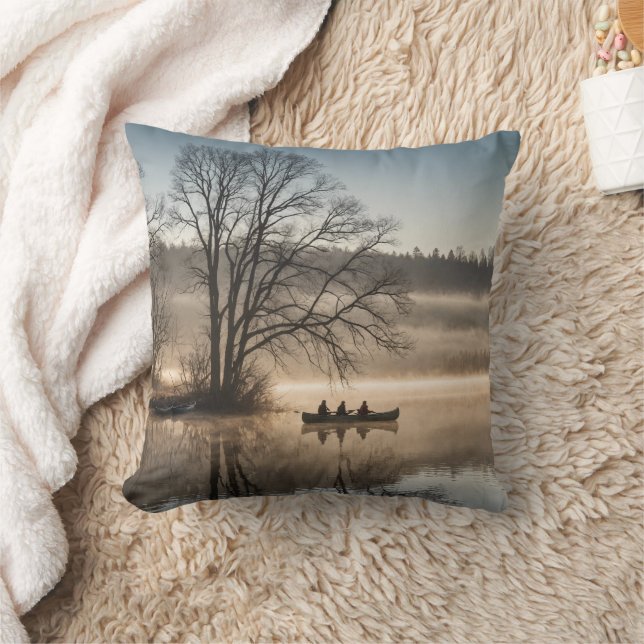 Coussin Trois amis Pêche Canot Serene Lake (Couverture)