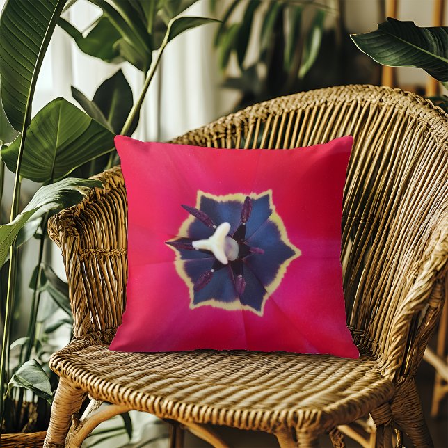 Coussin Tulipe Botanique Rouge Moderne (Créateur téléchargé)