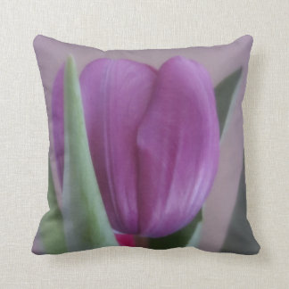 Coussin Tulipe violette solitaire