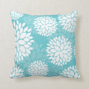 Coussin turquoise blanc à motifs floraux