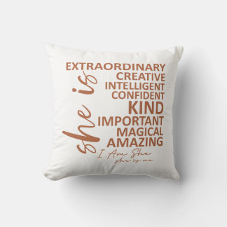 Coussin Typographie d'affirmation Mousse Mocha "Elle est M