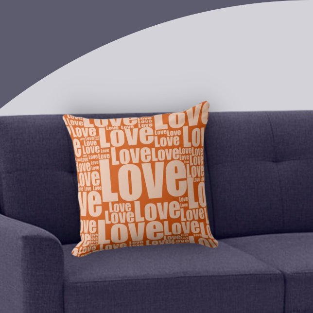 Coussin Typographie de l'amour orange brûlé (Créateur téléchargé)