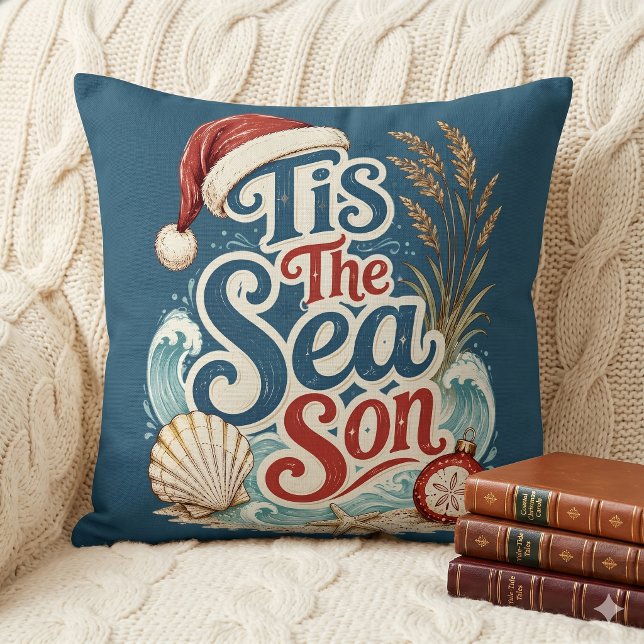 Coussin Typographie de Noël Côtière C'est la Saison de la  (Coastal Christmas Tis Sea Son Typography Throw Pillow)