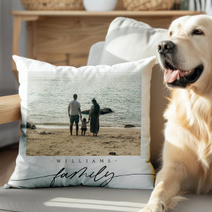 Coussin Typographie de script de photo de famille élégante