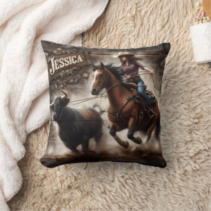 Coussin Un cavalier de rodéo chasse le bétail au coucher d