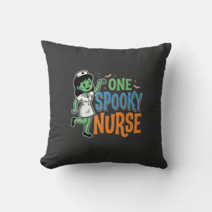 Coussin Un design d'Halloween d'infirmière effrayante